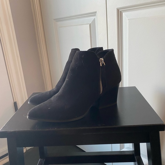 Qupid Brand (Nava) Booties. Size 6. Black synthetic sued. Outer zip. - Picture 3 of 7